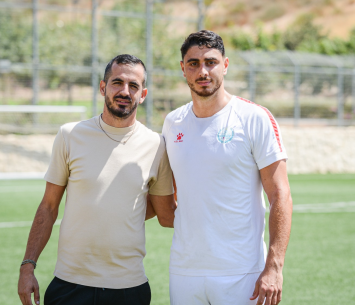 טוריאל במעמד החתימה 