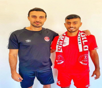 בנבניסטי במעמד החתימה