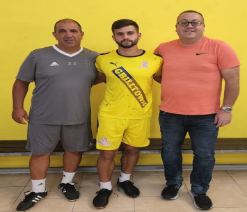 קורן במעמד החתימה