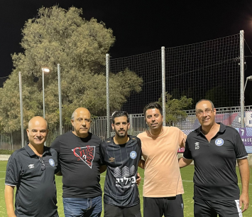 אוחיון במעמד החתימה (באדיבות המועדון)