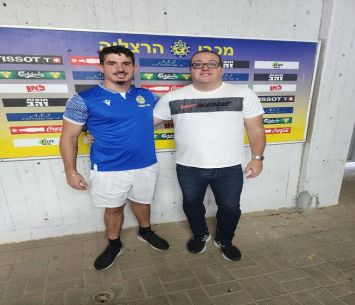 השוער במעמד החתימה