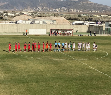 שחקני הקבוצות לפני המשחק (עמוד הפייסבוק של בני ממב