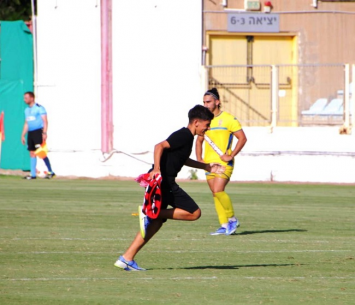  האוהד על כר הדשא