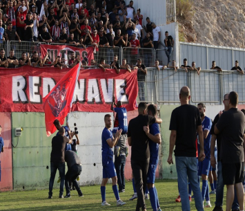 ככה יעשה לאיש. טל איילה מונף על כתפיים וחוגג עם אוהדי טייבה (דאפר מאחמיד)
