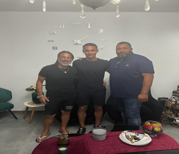 מוחמד עבאס(ברטי) ומוסטפא גדבאן במעמד החתימה