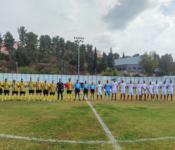 שחקני הקבוצות לפני המשחק (באדיבות הפועל שלומי)