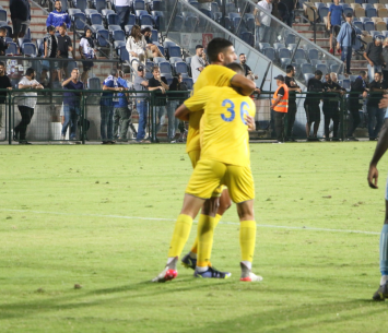 שמחים על הניצחון. שחקני יבנה (מכבי יבנה)