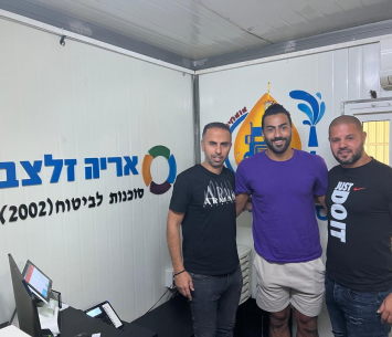 קשוע במעמד החתימה