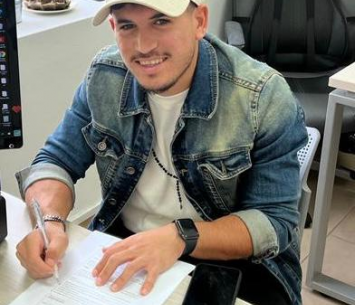 נקשרי במעמד החתימה