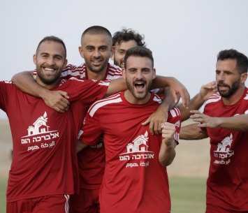 שמחה גדולה. שחקני קלנסוואה