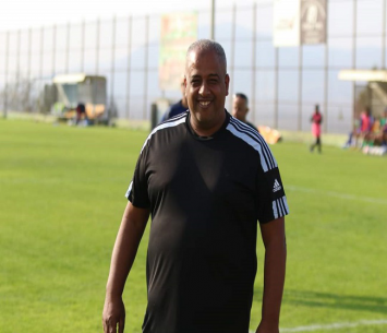 חתום על התוצאה של המחזור. עיסא נוג'ידאת - מאמן מכבי נוג'ידאת (צילום: דאפר מאחמיד)