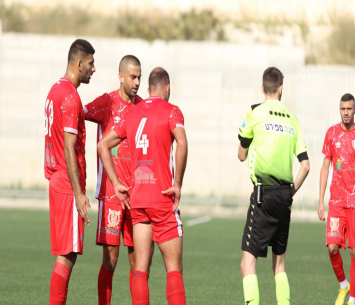 מחכים לבית הדין. שחקני קלנסוואה