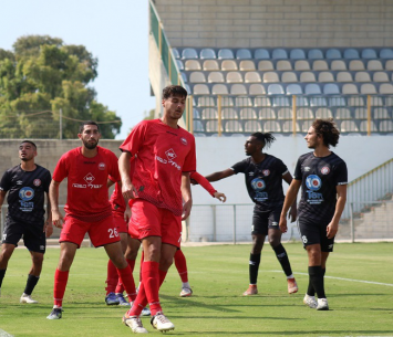 רק נקודה. שחקני רעננה