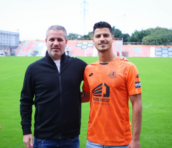 החלוץ במעמד החתימה