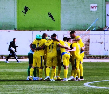 ראוים לניצחון. שחקני אשדוד (צילום: דן בונבידה)