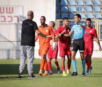 לא מזכירים את הקבוצה של טרם הפגרה. שחקני הפועל הרצליה (בן מלניק)