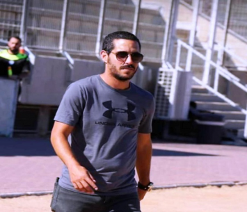 בונה מחדש. אג'מן מימין