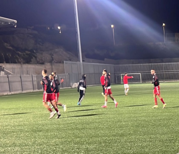 המגרש בשיא האור