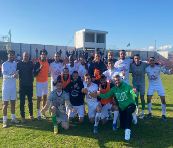 עוד צעד בדרך למטרה. שחקני צעירי כפר כנא חוגגים (דוניא גנטוס)