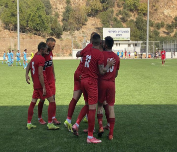 מקריבים מעצמם המון. שחקני בני ממב