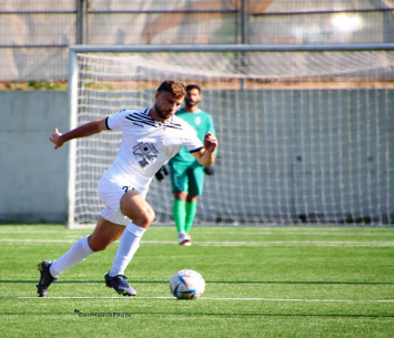 נתן עבודה גם בהגנה וגם בהתקפה. איתן קומסירוב (בן מלניק)