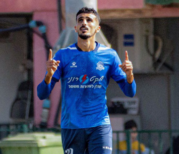 דרוך לקראת המשימה. מוסטפא שייח יוסף (מחמוד חמדי)