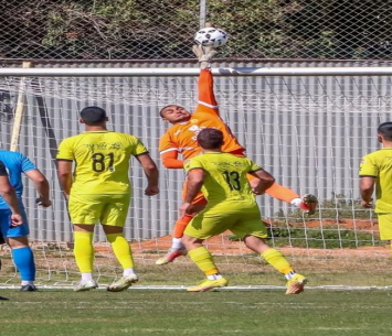 יש שוער בשער. יאיר הדר בפעולה (גלעד אימס)