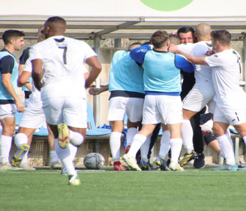 עשו את הדרך דרומה שמחים. שחקני דימונה והמאמן, רומן זולו (בן מלניק)