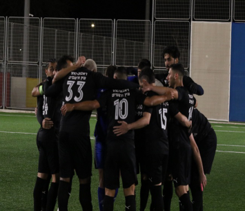 לא רוצים לשחק בלי שכר. שחקני קלנסוואה