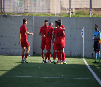 ניצחון משכנע. שחקני הפועל הרצליה חוגגים (בן מלניק)