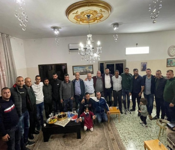 ככה הכי טוב. משתתפי הסולחה בצילום של אחדות ואחווה