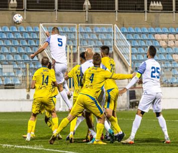 מחכים לכסף. שחקני עירוני אשדוד (אלכסנדר בוך)