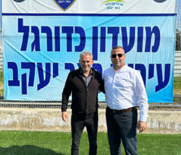 בונה גם קבוצת בוגרים. יחזקאל