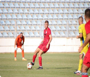 עולה כתה. תמיר חיימוביץ' במדי הפועל הרצליה (בן מלניק)