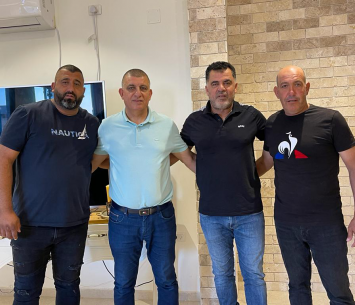 צמד המאמנים בחתימה