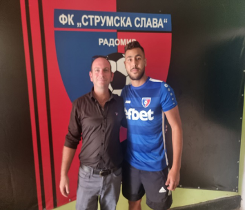 אסיל כנאני לצד סוכנו, עוה