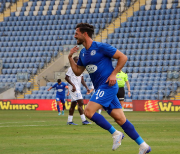 ישמח להמשיך ולכבוש באצטדיון המושבה. גיא דהן במדי מכבי פ