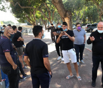 שוב מפגינים. הפגנת השחקנים בשנת 2020 במשבר הקורונה