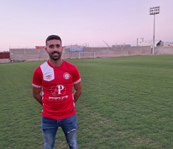 חיון במעמד החתימה