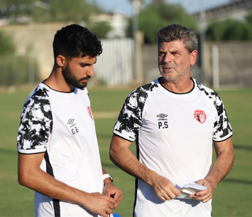 יוצאים לדרך חדשה. המאמן - פטריסיו סייג לצד עוזרו - אופק בנון