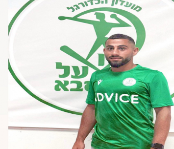 עלה ללאומית. עלי דחלה במעמד החתימה