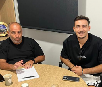 בנבנישתי במעמד החתימה