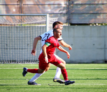 מסיים 3 עונות בהפועל הרצליה. עמיר אבלס עם סרט הקפטן לזרועו (בן מלניק)