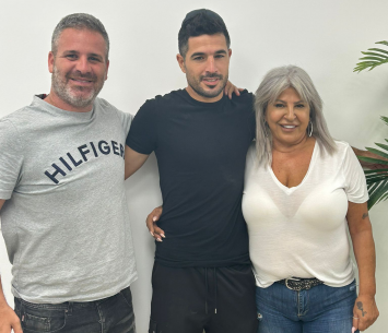 ראש במעמד החתימה