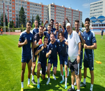 ניצחון בצפון הרחוק. שחקני עכו חוגגים (מדיה הפועל עכו)