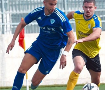 נשאר בכחול. ליאל ערוסי בפעולה (ולדי מויסיייב)