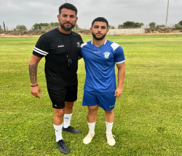 חגאג במעמד החתימה (יח