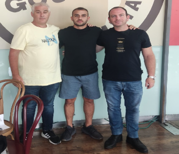 חן במעמד החתימה