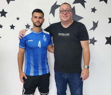 קורן במעמד החתימה