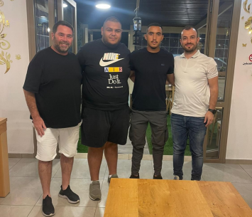 כריים במעמד החתימה